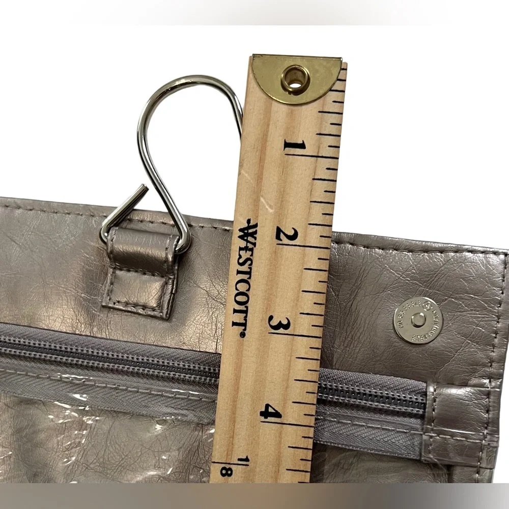NICE QUALITY 3 COMPARTMENT TRI-FOLD TRAVEL BAG